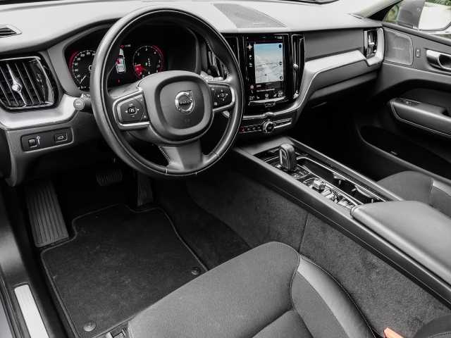 Volvo  Momentum Pro AWD B4 Diesel EU6d Allrad StandHZG Navi digitales Cockpit Soundsyst