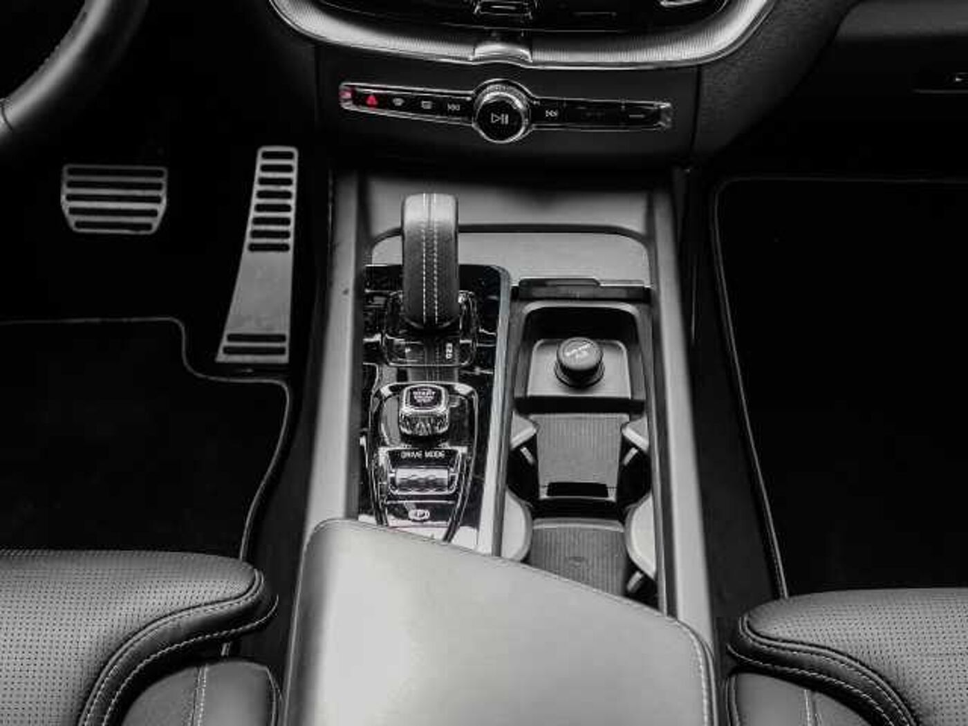 Volvo  R Design AWD B4 Diesel EU6d-T Allrad StandHZG Navi digitales Cockpit Memory Sitz