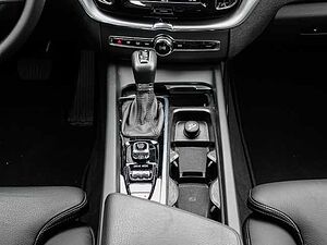 Volvo  Momentum Pro 2WD D4 EU6d-T Navi Leder digitales Cockpit Memory Sitze Soundsystem