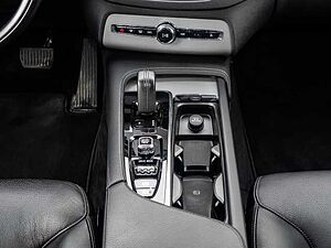 Volvo  Momentum Pro AWD B5 Diesel EU6d Allrad Navi Leder digitales Cockpit Soundsystem