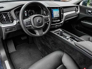 Volvo  Momentum Pro 2WD B4 Benzin EU6d Navi Leder digitales Cockpit Memory Sitze Sounds