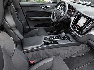 Volvo  Momentum Pro AWD B4 Diesel EU6d Allrad StandHZG Navi digitales Cockpit Soundsyst