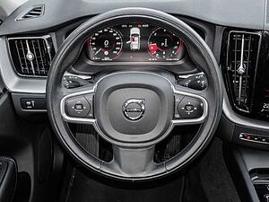 Volvo  Momentum Pro AWD B4 Diesel EU6d Allrad StandHZG Navi digitales Cockpit Soundsyst