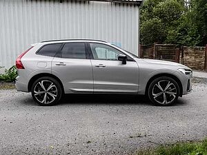 Volvo  Plus Dark 2WD B4 Benzin EU6d AHK digitales Cockpit Memory Sitze Soundsystem Harm