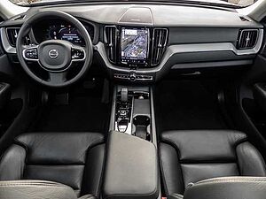 Volvo  Plus Dark 2WD B4 Benzin EU6d AHK digitales Cockpit Memory Sitze Soundsystem Harm