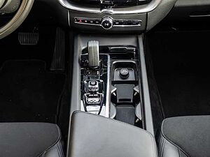 Volvo  Momentum Pro AWD B4 Diesel EU6d Allrad Navi digitales Cockpit Soundsystem Harman