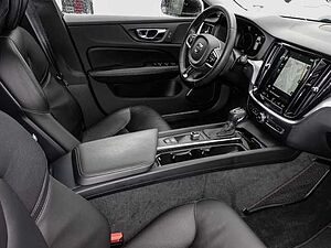 Volvo  Kombi Momentum AWD D4 EU6d-T Allrad Navi Leder digitales Cockpit Soundsystem LED