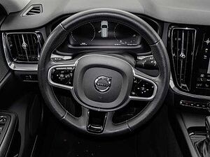 Volvo  Kombi Momentum AWD D4 EU6d-T Allrad Navi Leder digitales Cockpit Soundsystem LED