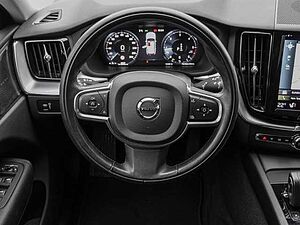 Volvo  Momentum Pro AWD B4 Diesel EU6d StandHZG AHK Navi Leder digitales Cockpit Sounds