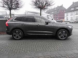 Volvo  Momentum Pro AWD B4 Diesel EU6d StandHZG AHK Navi Leder digitales Cockpit Sounds