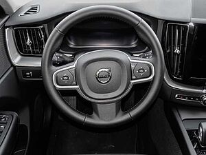 Volvo  Momentum Pro 2WD B4 Diesel EU6d AHK Navi digitales Cockpit Soundsystem HarmanKar