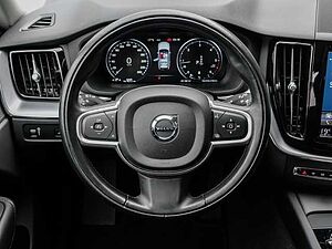 Volvo  Momentum Pro AWD B4 Diesel EU6d Allrad StandHZG Navi Leder digitales Cockpit Sou