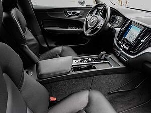 Volvo  Momentum Pro AWD B4 Diesel EU6d Allrad StandHZG Navi Leder digitales Cockpit Sou