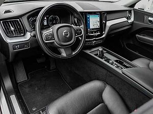 Volvo  Momentum Pro AWD B4 Diesel EU6d Allrad StandHZG Navi Leder digitales Cockpit Sou