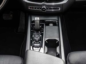 Volvo  Momentum Pro AWD B4 Diesel EU6d Allrad StandHZG Navi Leder digitales Cockpit Mem