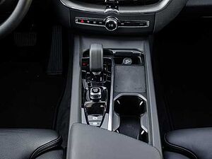 Volvo  Plus Dark 2WD B4 Benzin EU6d digitales Cockpit Memory Sitze Soundsystem LED