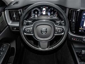 Volvo  Momentum Pro AWD B4 Diesel EU6d Allrad StandHZG Navi digitales Cockpit Soundsyst