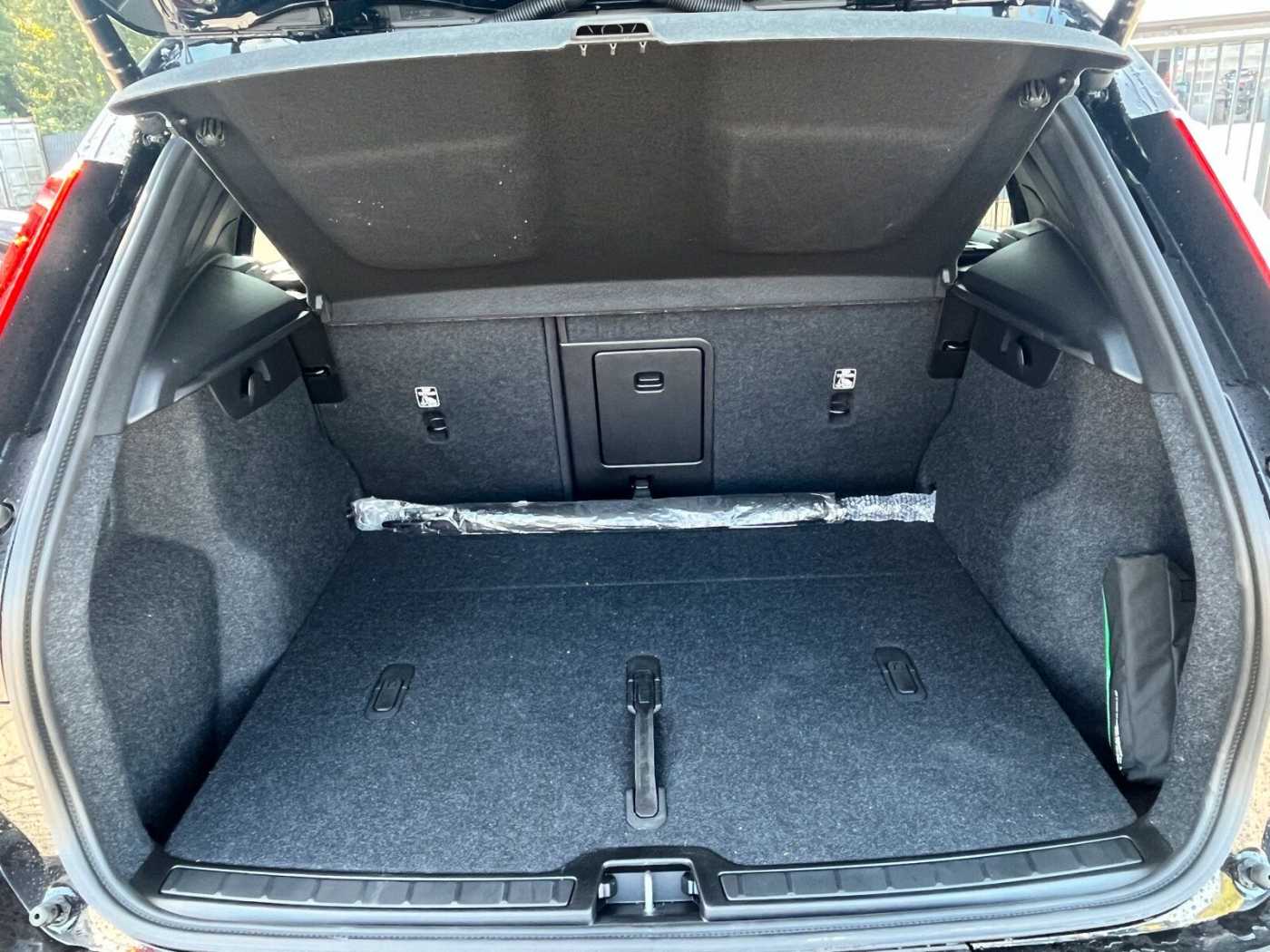Volvo  Extended Range Black Edition Plus |AHK|20'|