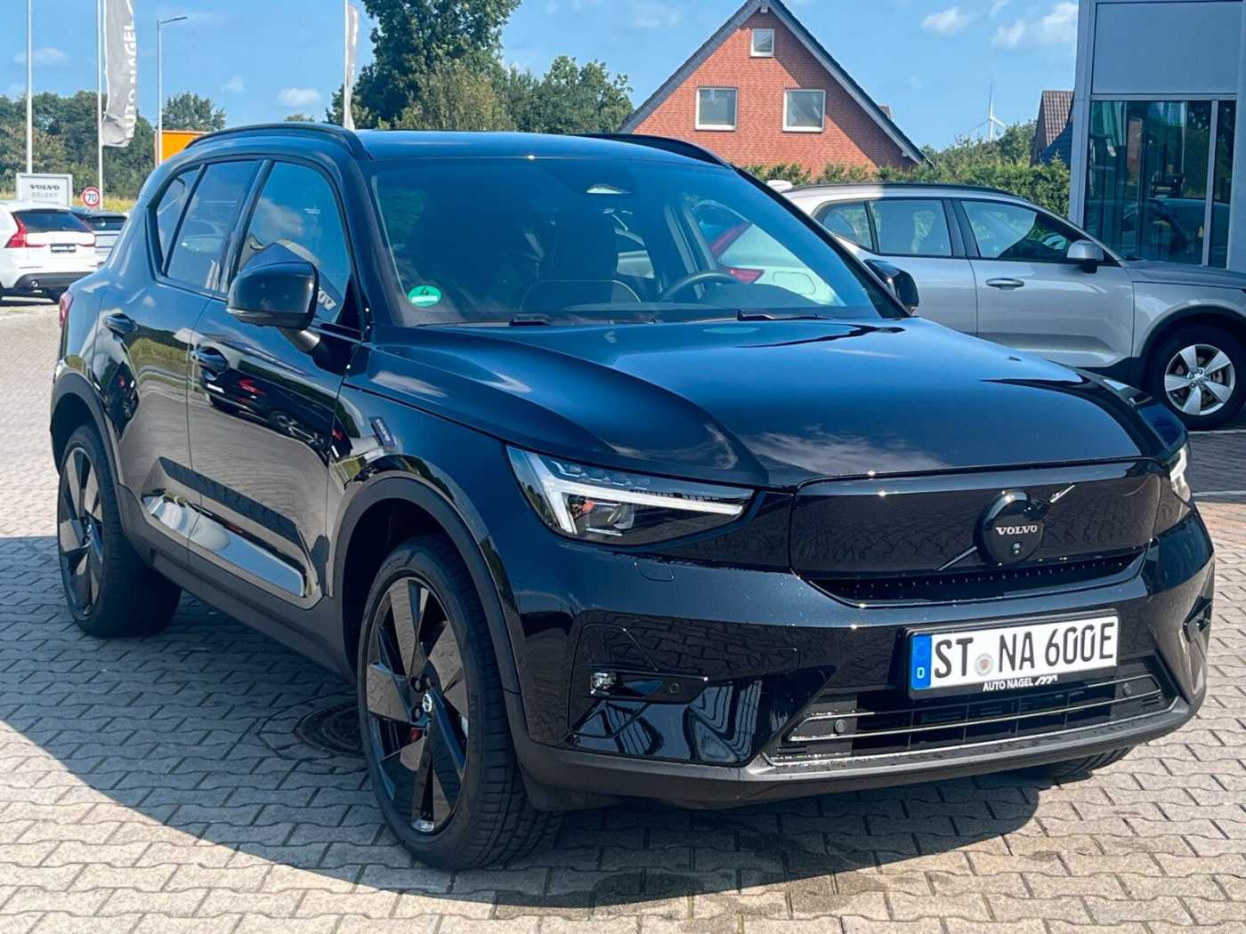 Volvo  Extended Range Black Edition Plus |AHK|20'|
