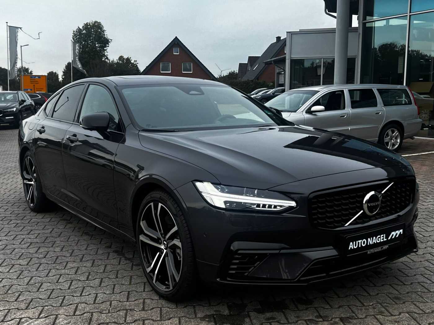 Volvo  T8 Twin Engine AWD Ultimate Dark B&W|20'|ALU