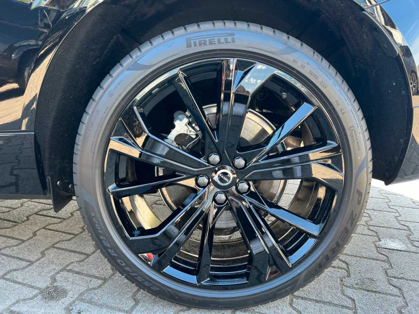 Volvo  B5 AWD Plus Black Edition PANO|STANDH|360CA