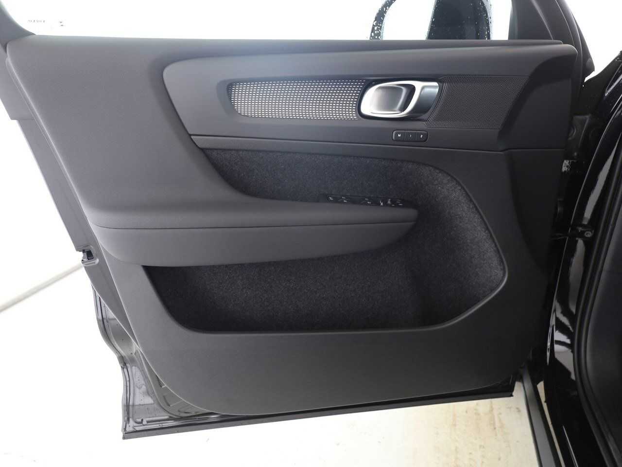 Volvo  Autom. B3 Core CONNECT|el. SITZE|19'ALU|LED|