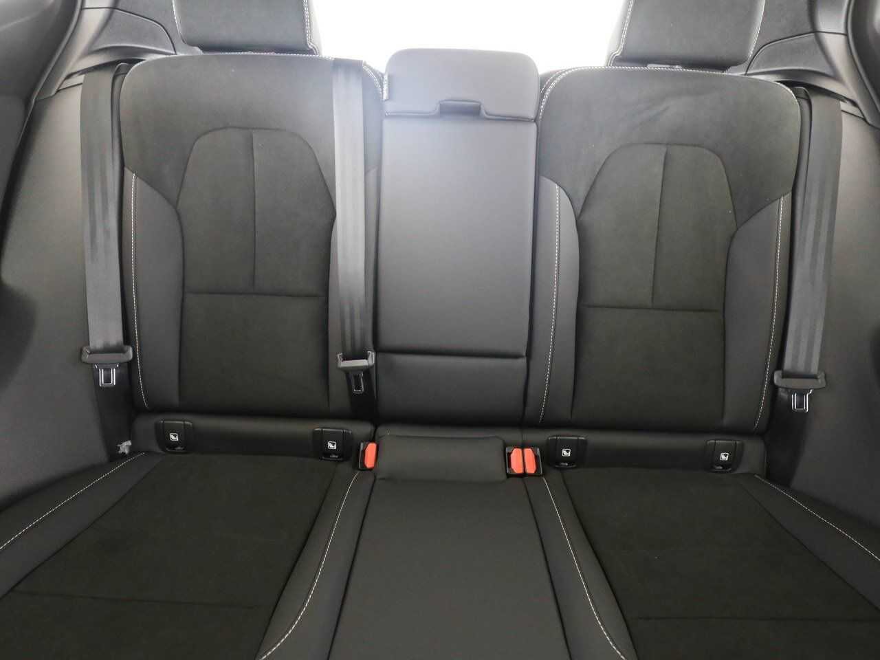 Volvo  Autom. B3 Core CONNECT|el. SITZE|19'ALU|LED|