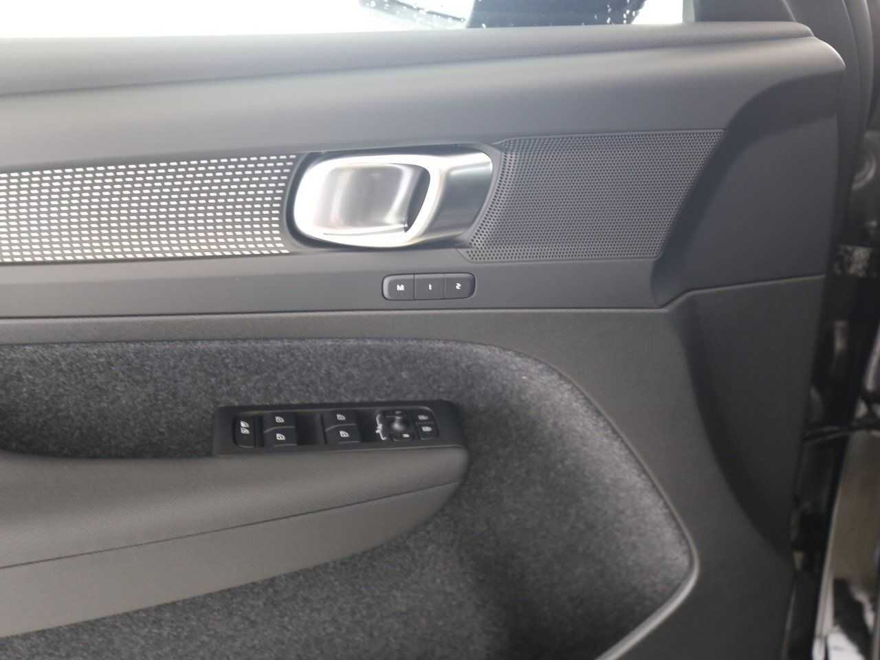 Volvo  Autom. B3 Core CONNECT|el. SITZE|19'ALU|LED|