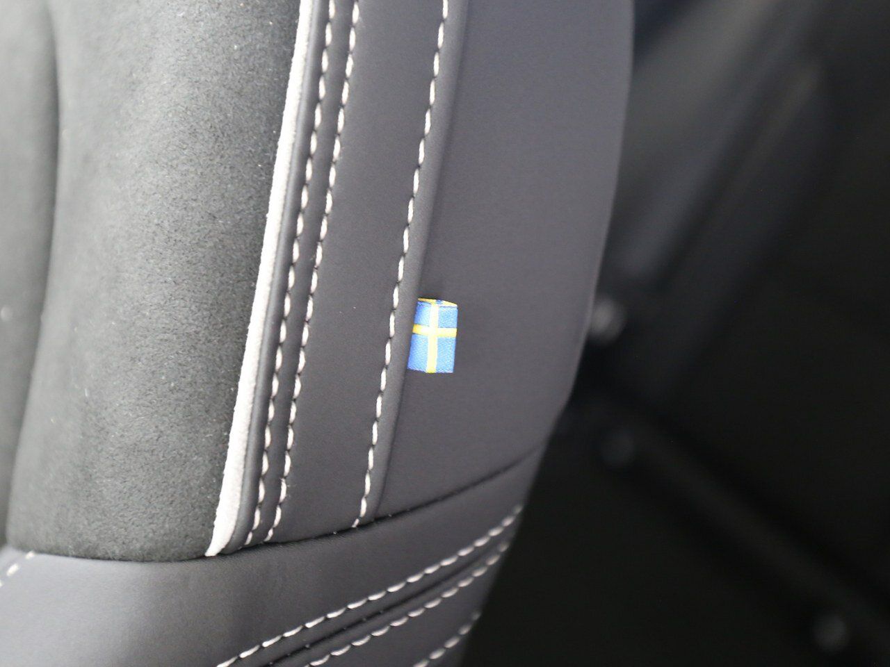 Volvo  Autom. B3 Core CONNECT|el. SITZE|19'ALU|LED|