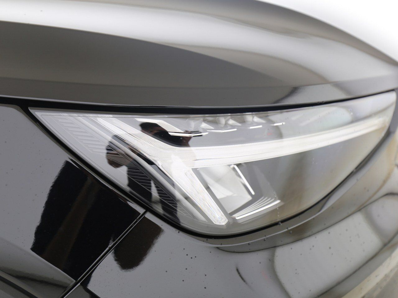 Volvo  Autom. B3 Core CONNECT|el. SITZE|19'ALU|LED|