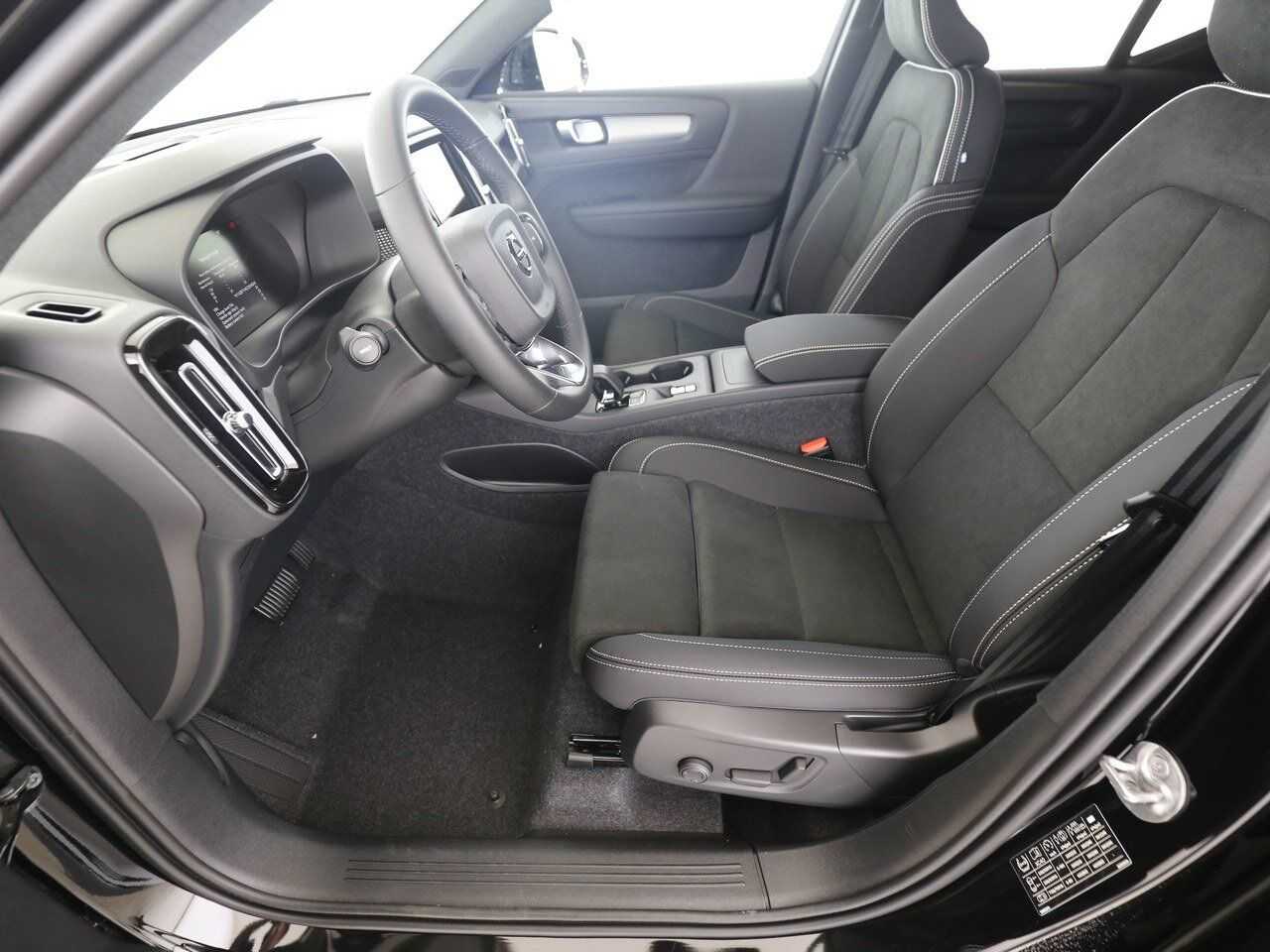 Volvo  Autom. B3 Core CONNECT|el. SITZE|19'ALU|LED|