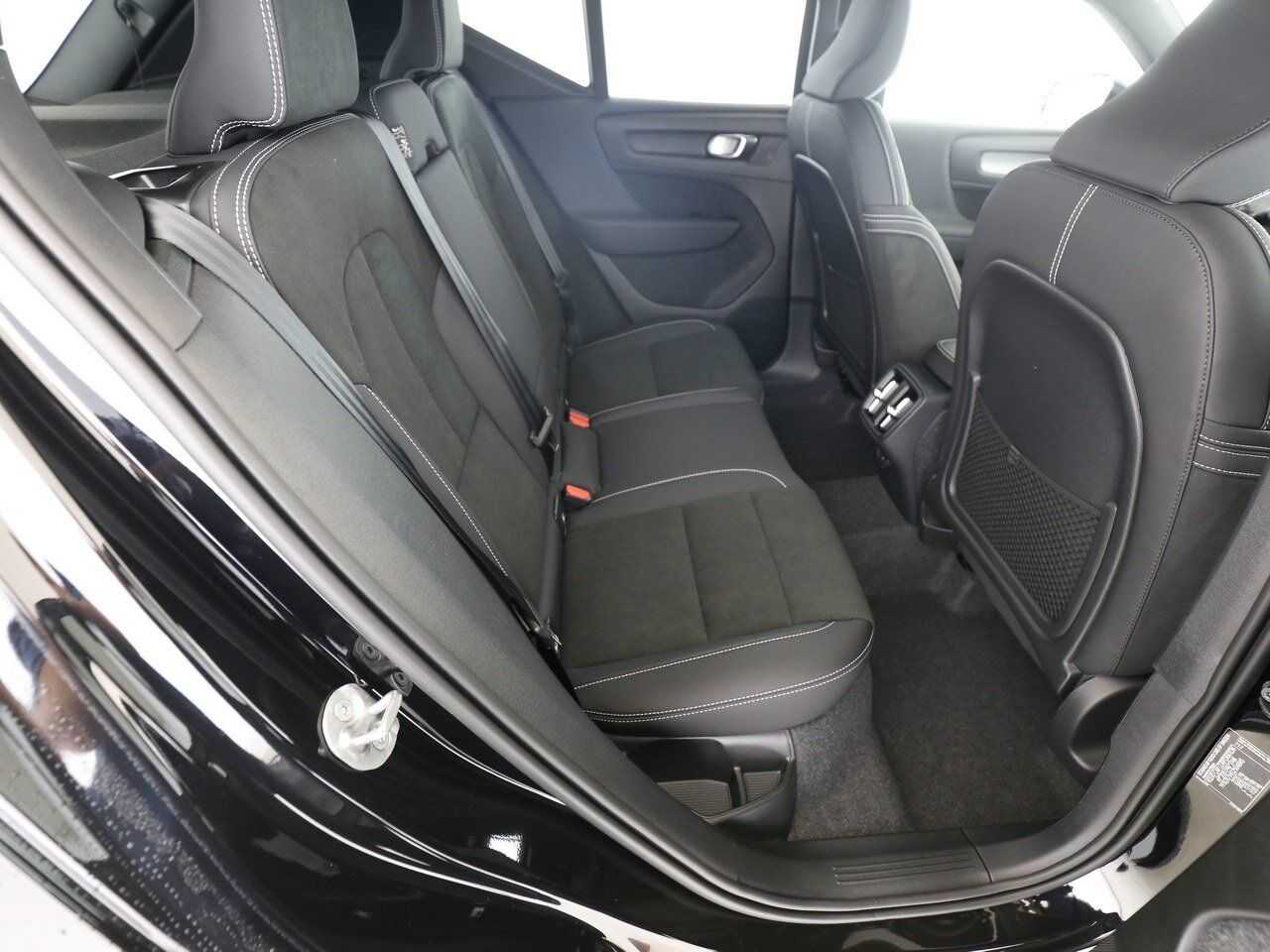 Volvo  Autom. B3 Core CONNECT|el. SITZE|19'ALU|LED|