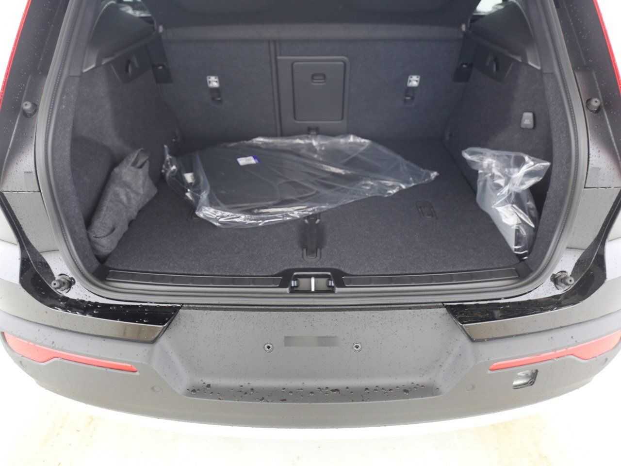 Volvo  Autom. B3 Core CONNECT|el. SITZE|19'ALU|LED|