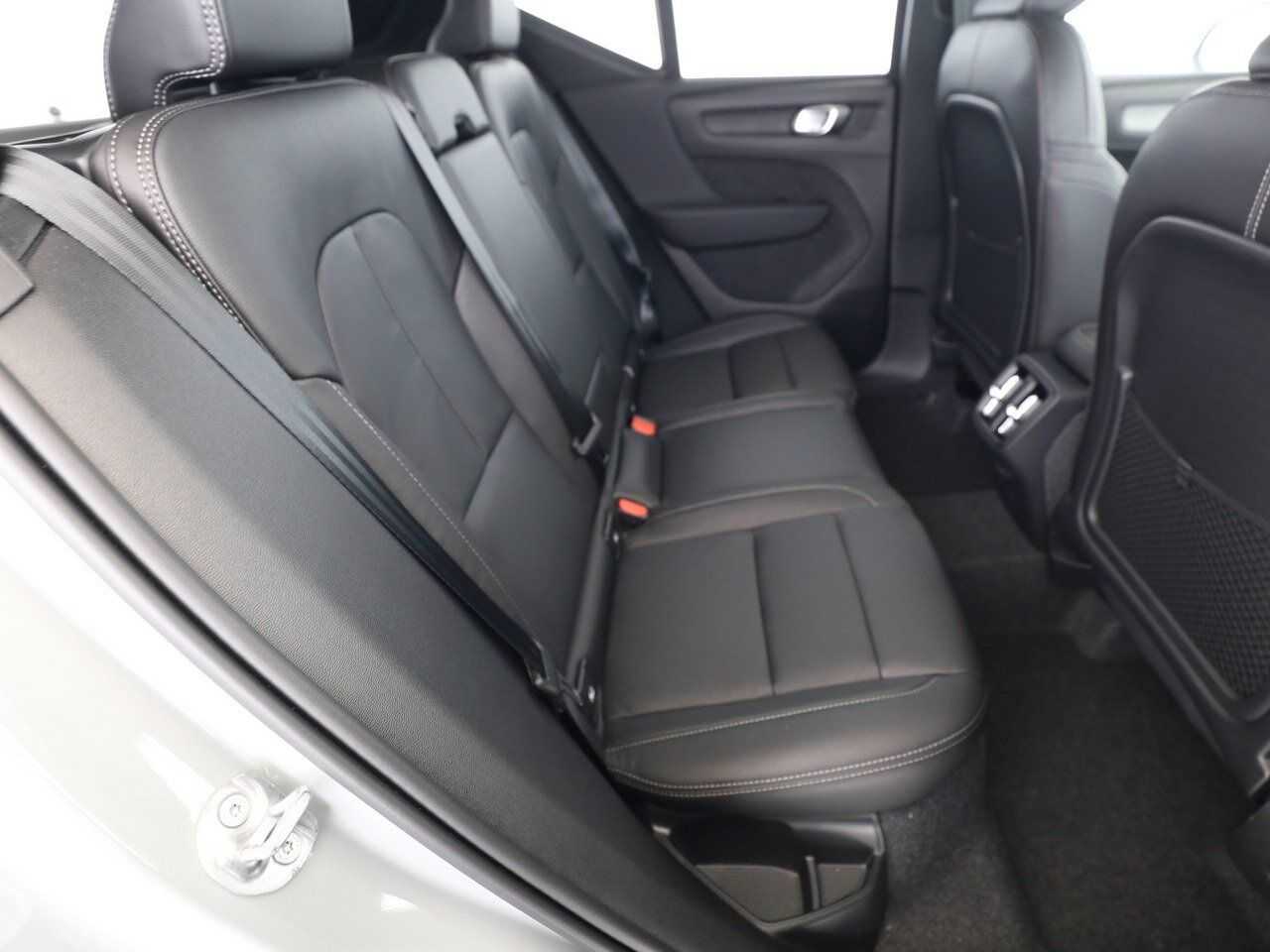 Volvo  B4 Ultra Dark PANO| 21'| ALU| LEDER| LED|