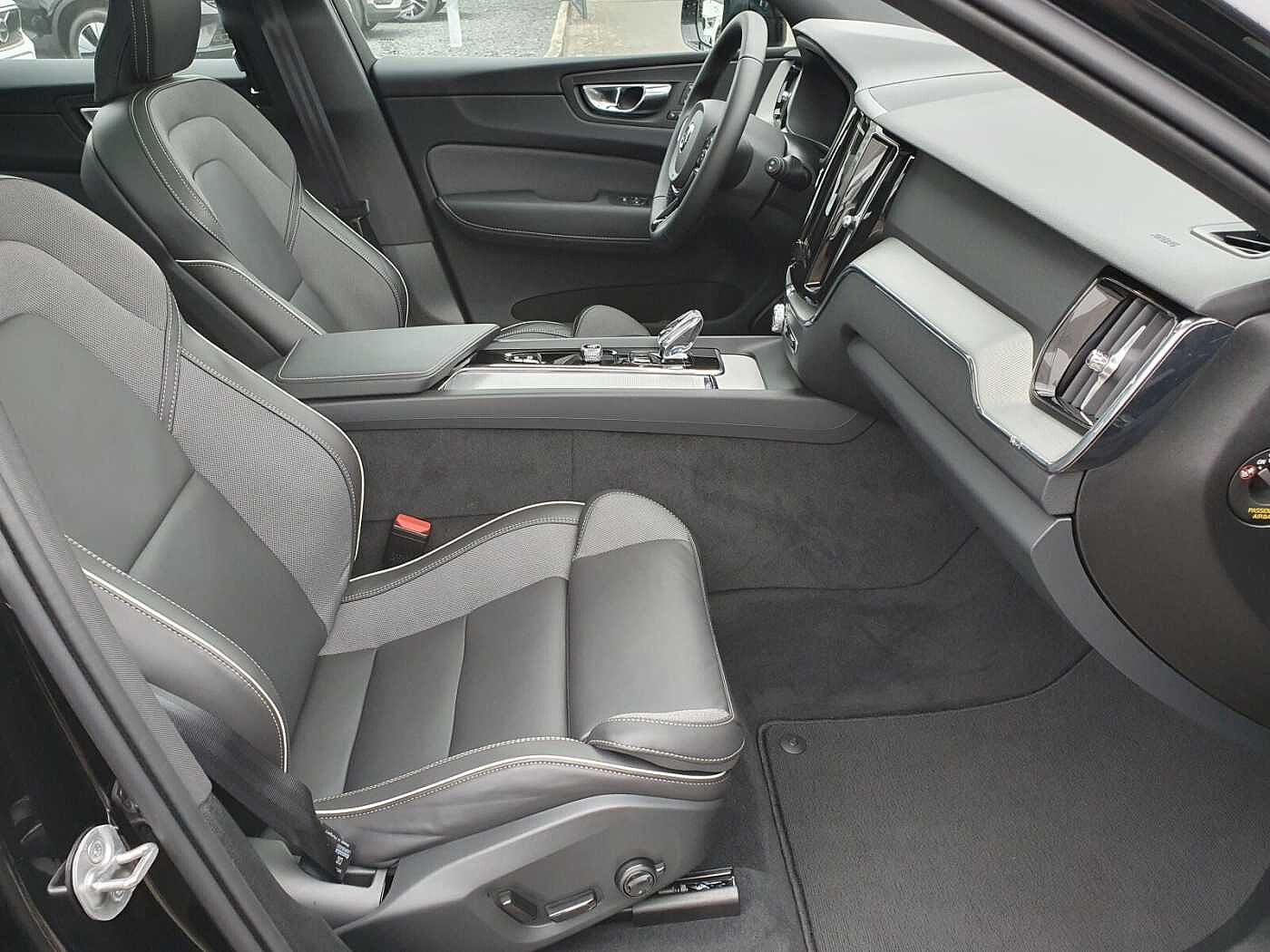 Volvo  Recharge T6 Plus Black Edition 21'|LED|PANO