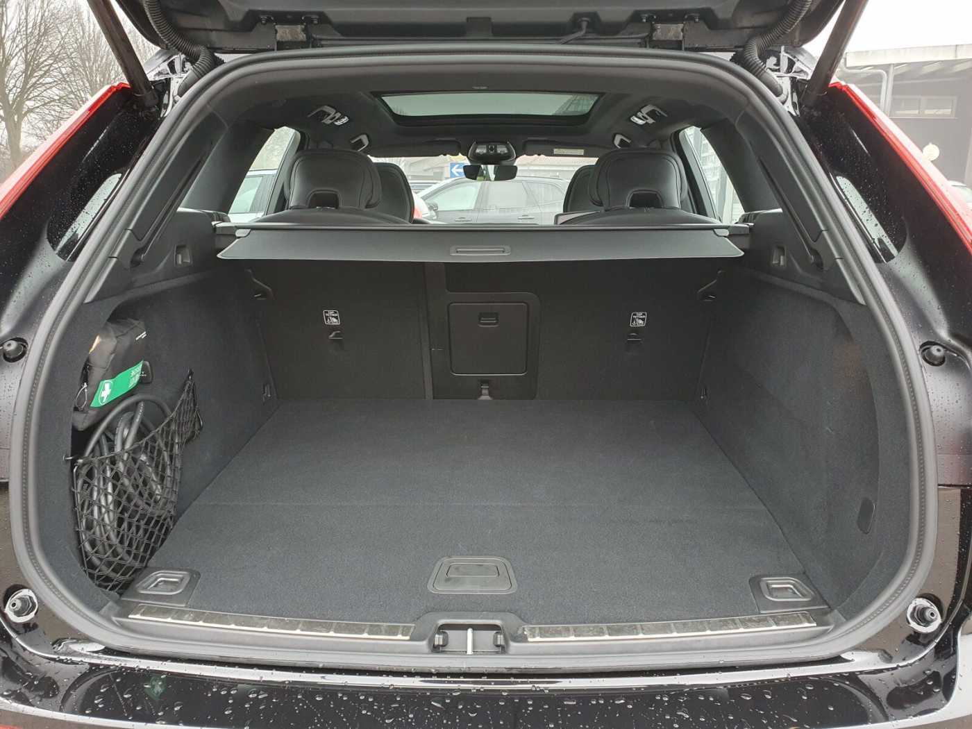 Volvo  Recharge T6 Plus Black Edition 21'|LED|PANO