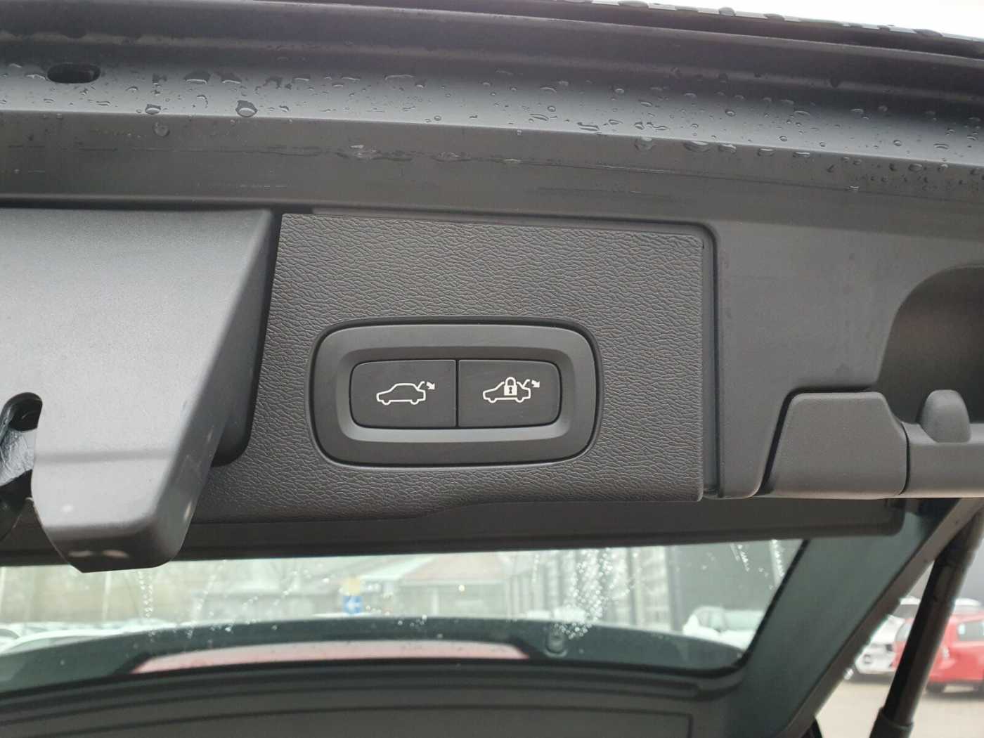 Volvo  Recharge T6 Plus Black Edition 21'|LED|PANO