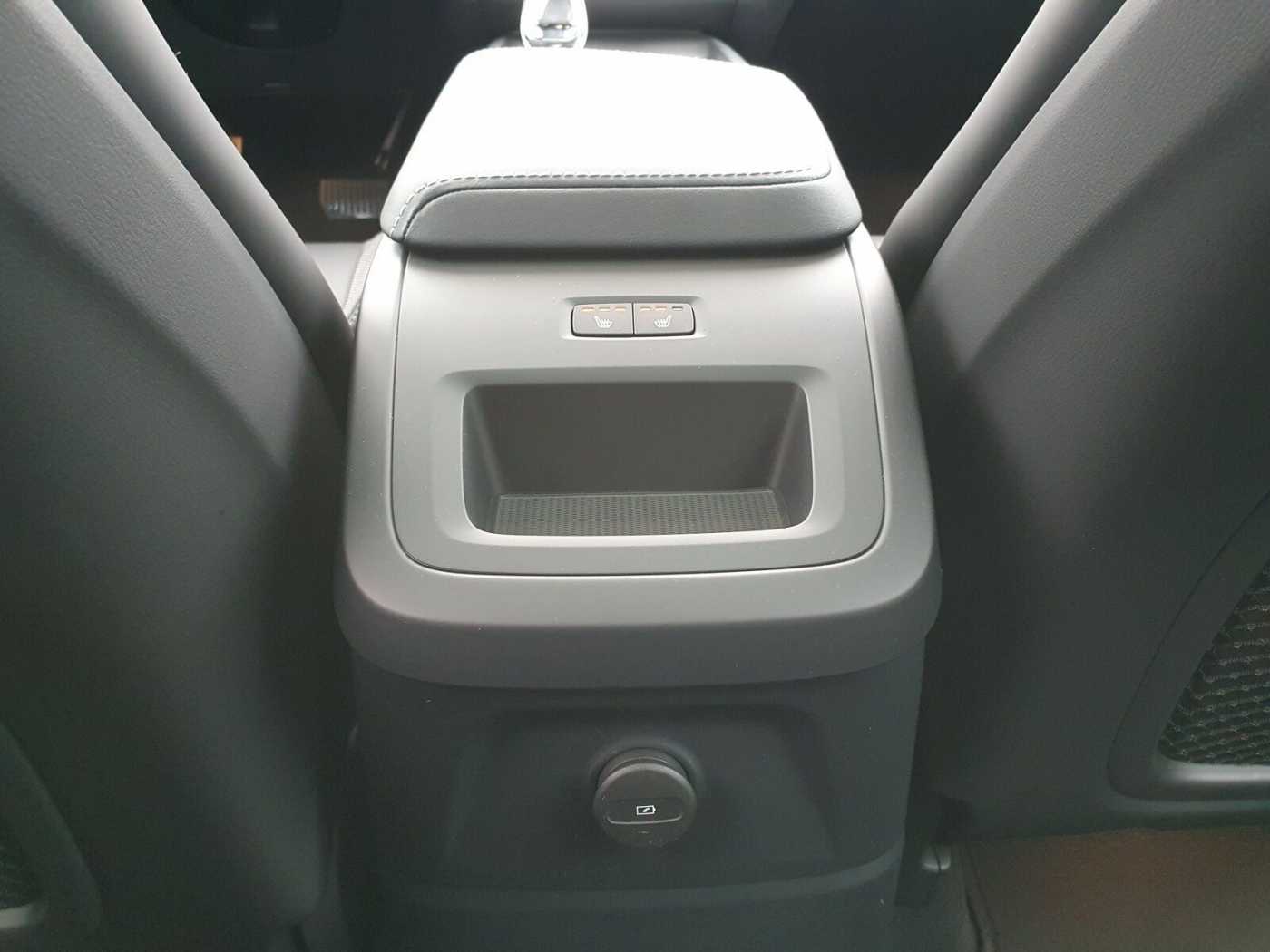 Volvo  Recharge T6 Plus Black Edition 21'|LED|PANO