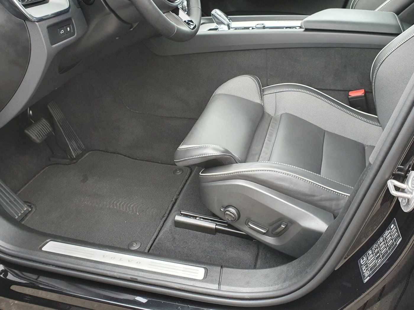 Volvo  Recharge T6 Plus Black Edition 21'|LED|PANO