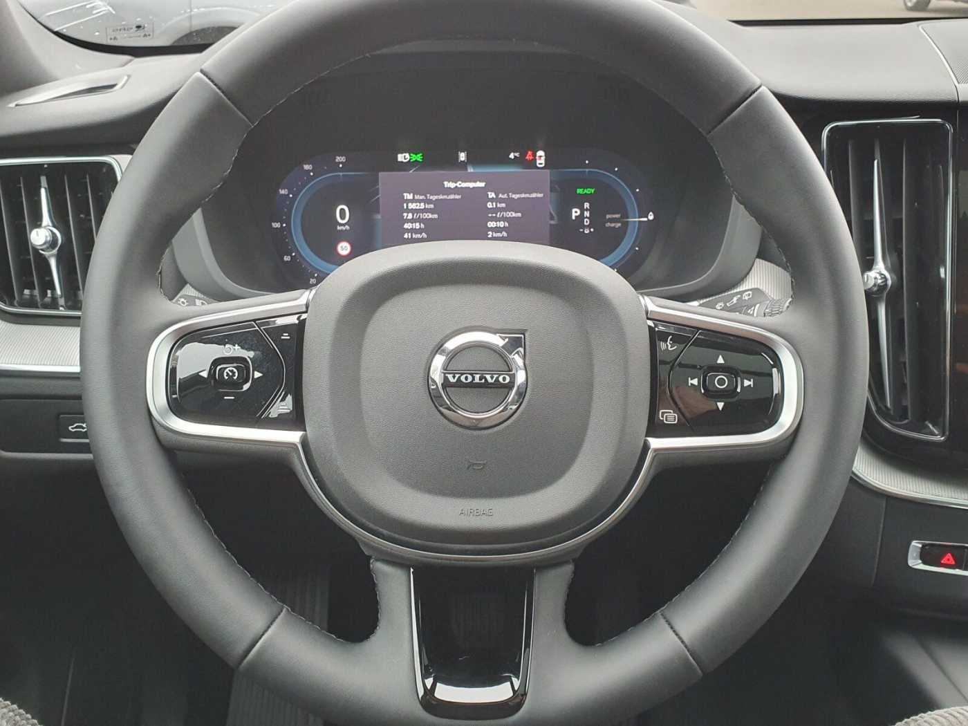 Volvo  Recharge T6 Plus Black Edition 21'|LED|PANO