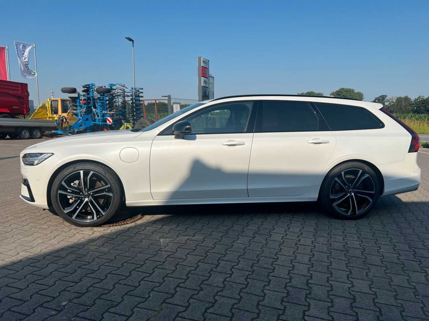 Volvo  Recharge T6 Ultra Dark ||LUFT|AHK|B&W|PANO||