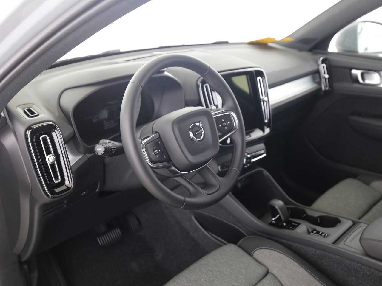 Volvo  B3 Core Keyless-Start/Autom. /Klima/LED/eFH.