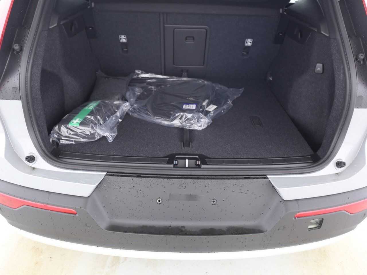 Volvo  B3 Core Keyless-Start/Autom. /Klima/LED/eFH.
