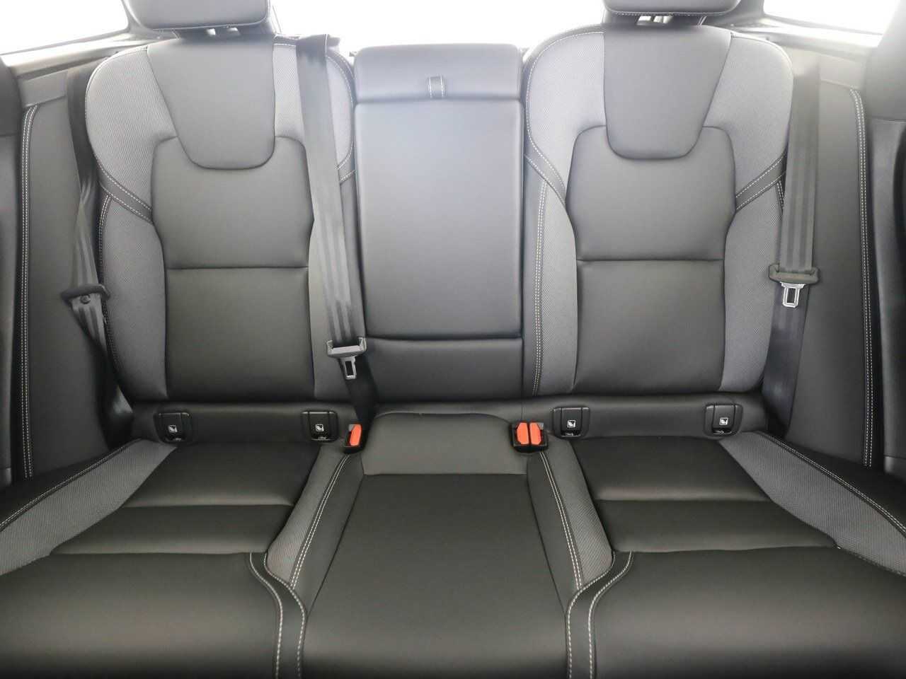 Volvo  T6 AWD Plus Black Edition PANO|HEAD UP|LUFT