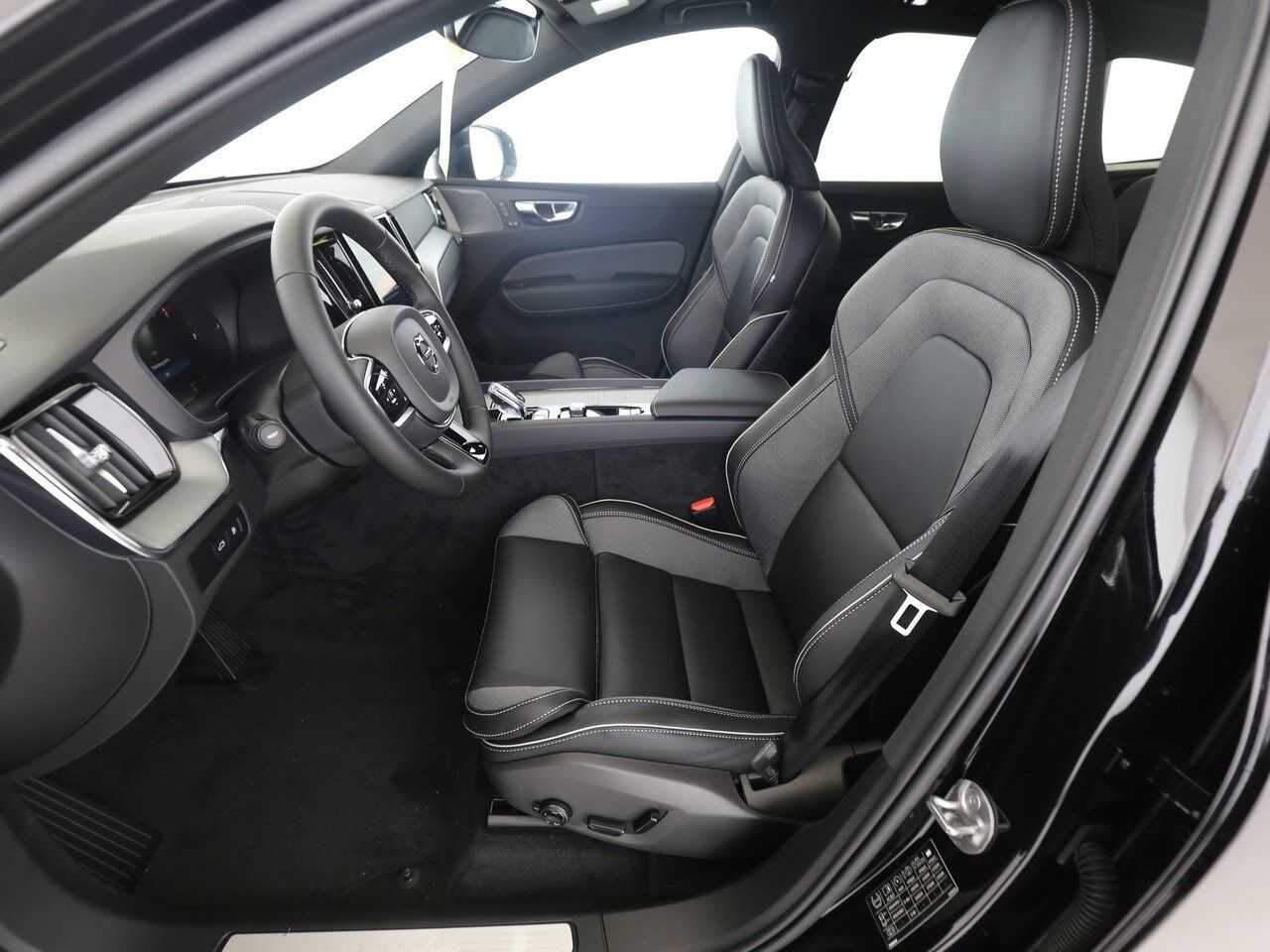 Volvo  T6 AWD Plus Black Edition PANO|HEAD UP|LUFT