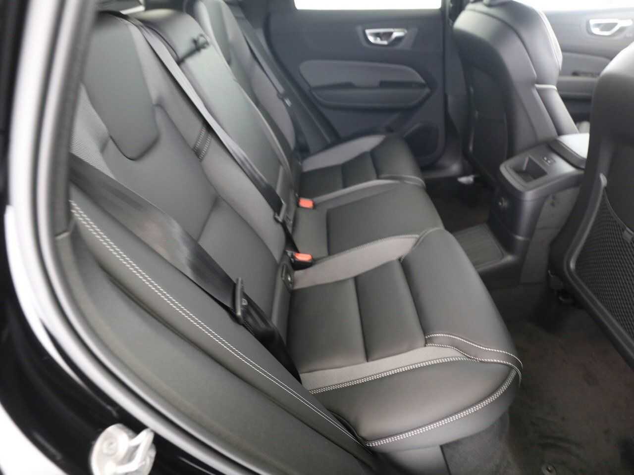 Volvo  T6 AWD Plus Black Edition PANO|HEAD UP|LUFT