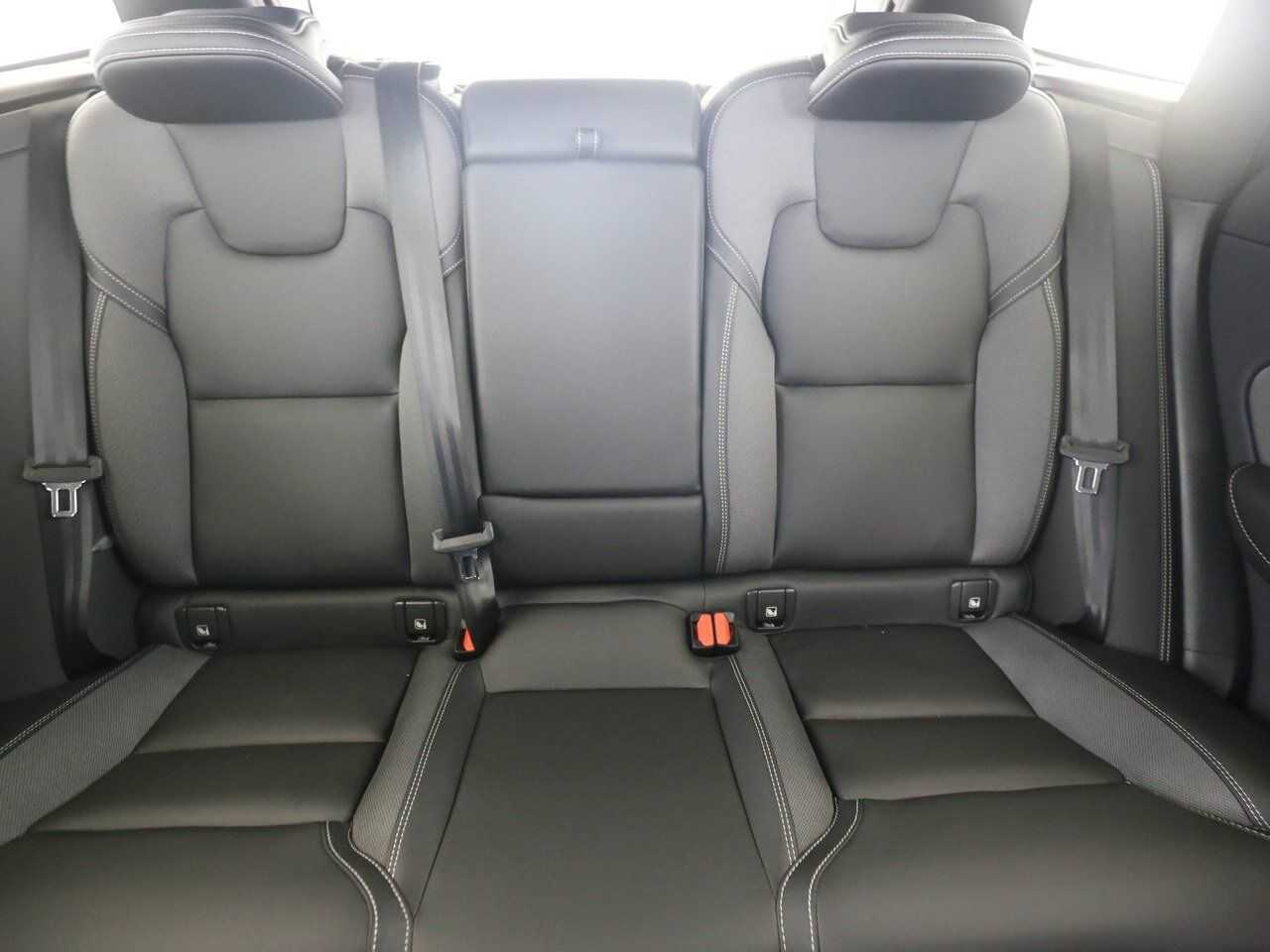 Volvo  T6 Plus Black Edition PANO|HK|360CAM|ACC