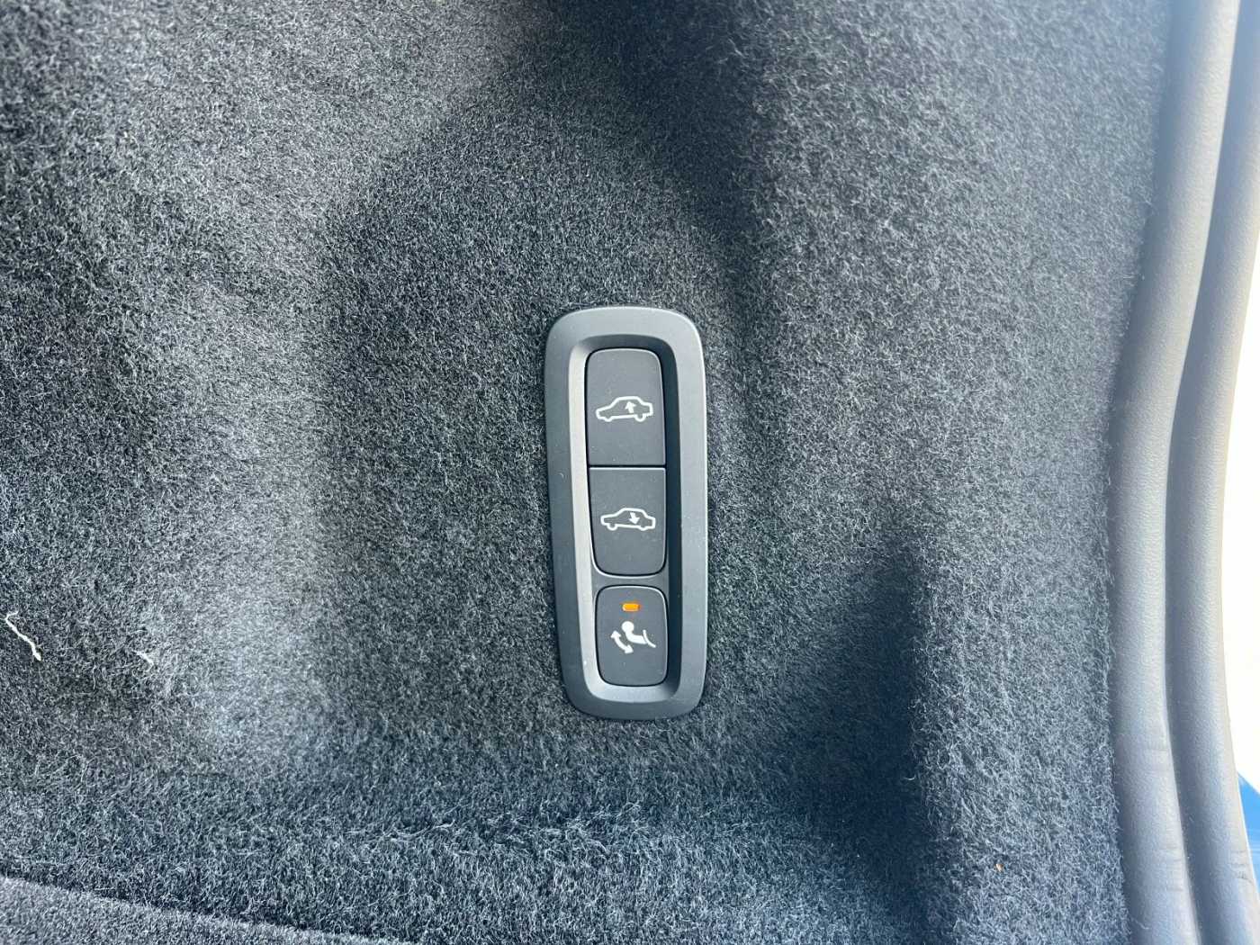 Volvo  Recharge T8 Plus Black Edition LUFT|AHK|B&W