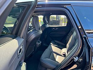 Volvo  B5 AWD Plus Black Edition PANO|STANDH|360CA