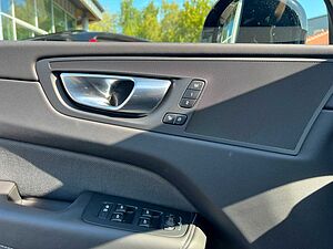 Volvo  B5 AWD Plus Black Edition PANO|STANDH|360CA